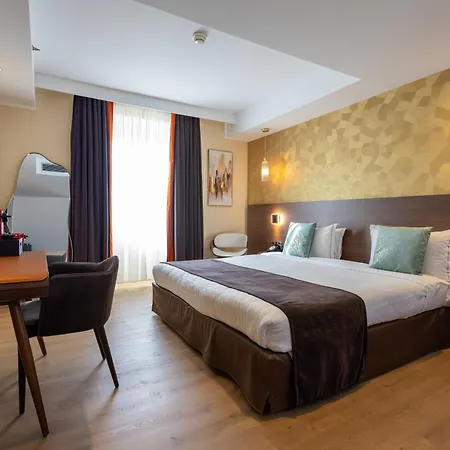 Hotel Parc Eiffel 4*